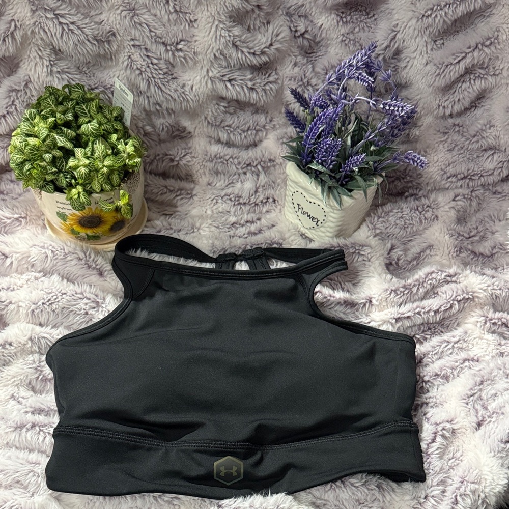 Under Armour Women's Black high neck size M